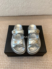 DAD SANDAL IN SILVER SHEEPSKIN MULE