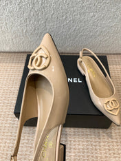 FLAT MULES IN BISQUE BEIGE PATENT CALFSKIN