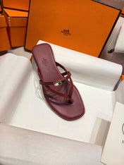 HM 26S KELLY BUCKLE THONG SANDALS IN DARK RED CALFSKIN SILVER HARDWARE