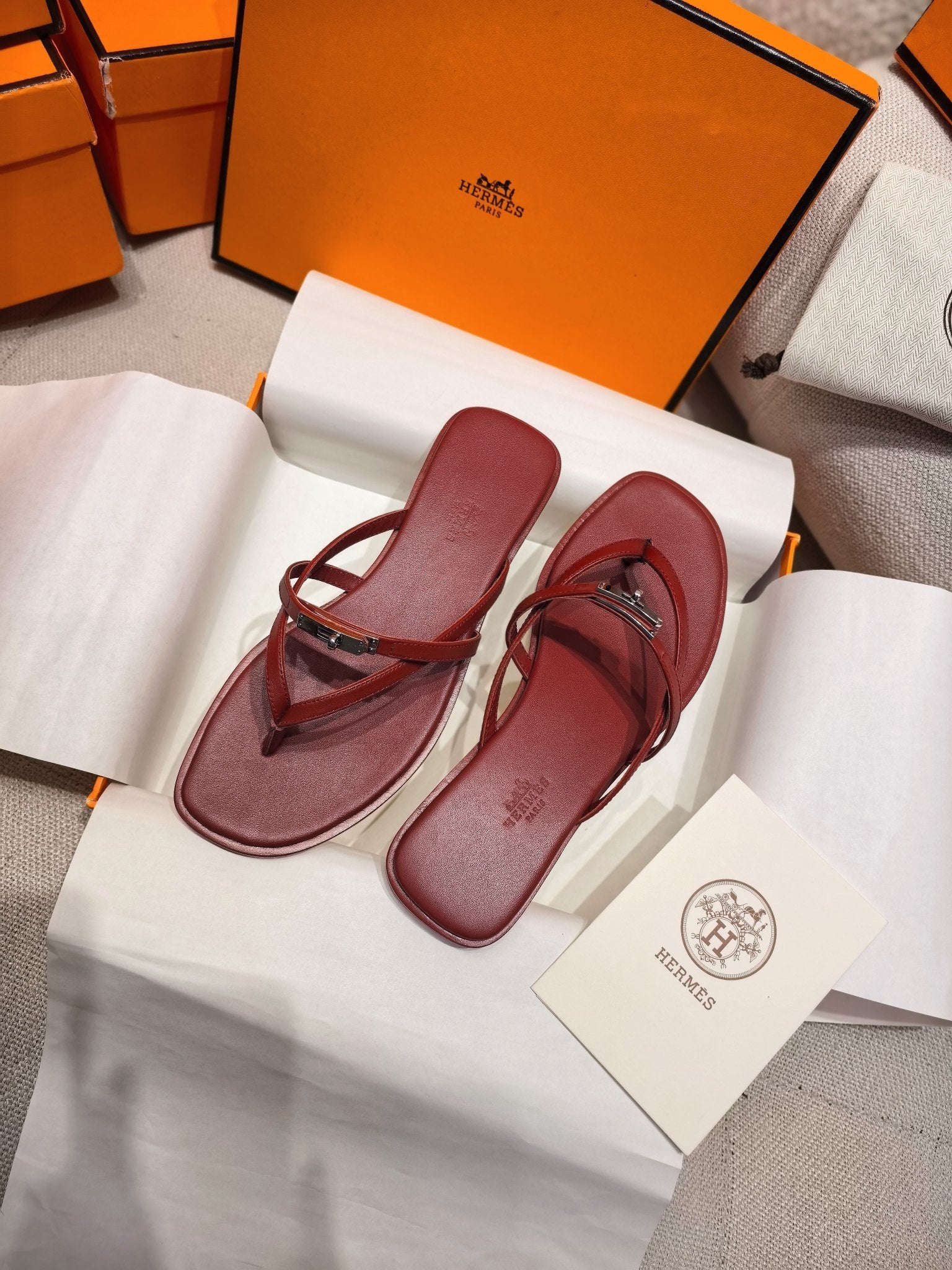HM 26S KELLY BUCKLE THONG SANDALS IN DARK RED CALFSKIN SILVER HARDWARE