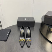 HIGH PUMPS IN BLACK SILK ATTACHED GOLD CHAIN