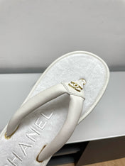 THONG SLIPPERS IN WHITE LAMBSKIN