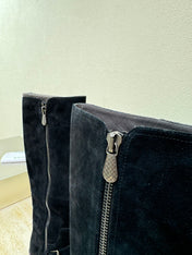 KNEE HIGH BOOT IN BLACK SUEDE