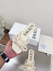 LOEWE 26S FLAMENCO KNOT SANDAL IN IVORY WHITE CALFSKIN
