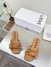 LOEWE 26S FLAMENCO KNOT SANDAL IN CAMEL BROWN CALFSKIN