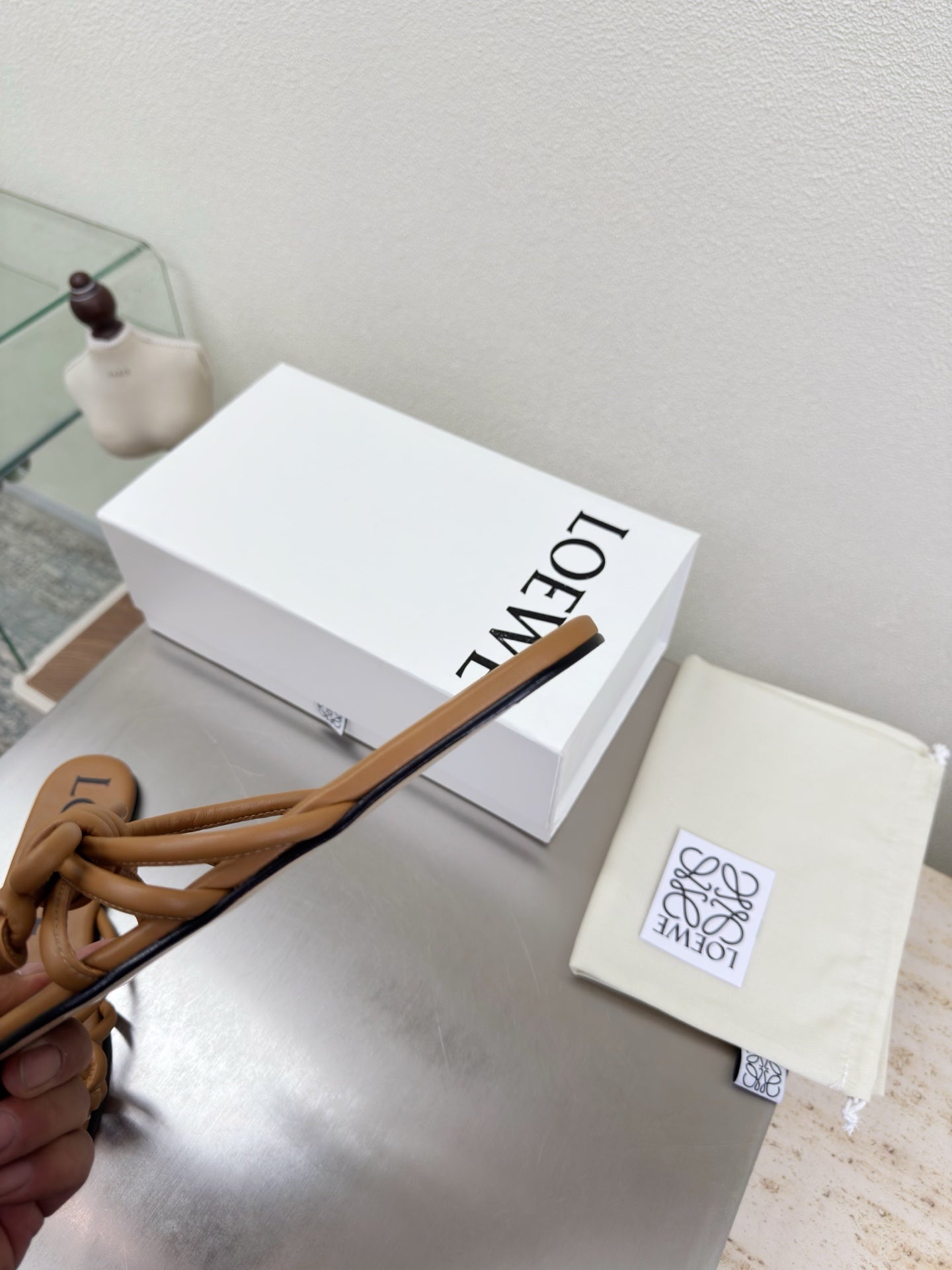 LOEWE 26S FLAMENCO KNOT SANDAL IN CAMEL BROWN CALFSKIN