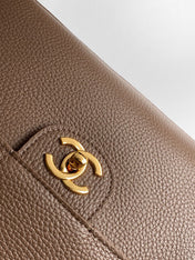 CHANEL 26S SOUPLISSIMO MAXI FLAP 39 IN BROWN GRAINED CALFSKIN GOLD HARDWARE