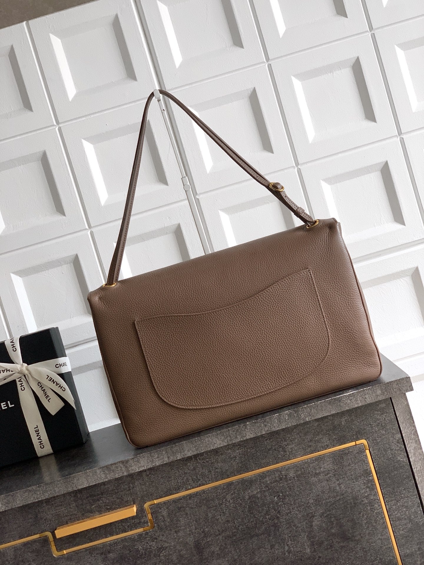 CHANEL 26S SOUPLISSIMO MAXI FLAP 39 IN BROWN GRAINED CALFSKIN GOLD HARDWARE
