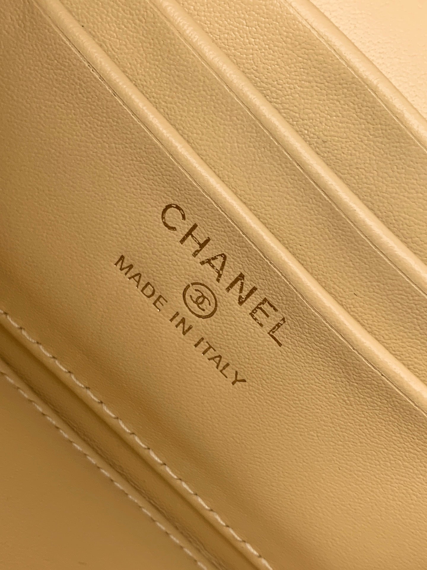 CHANEL 26S VANITY CASE 17 IN BEIGE WOVEN RAFFIA GOLD HARDWARE