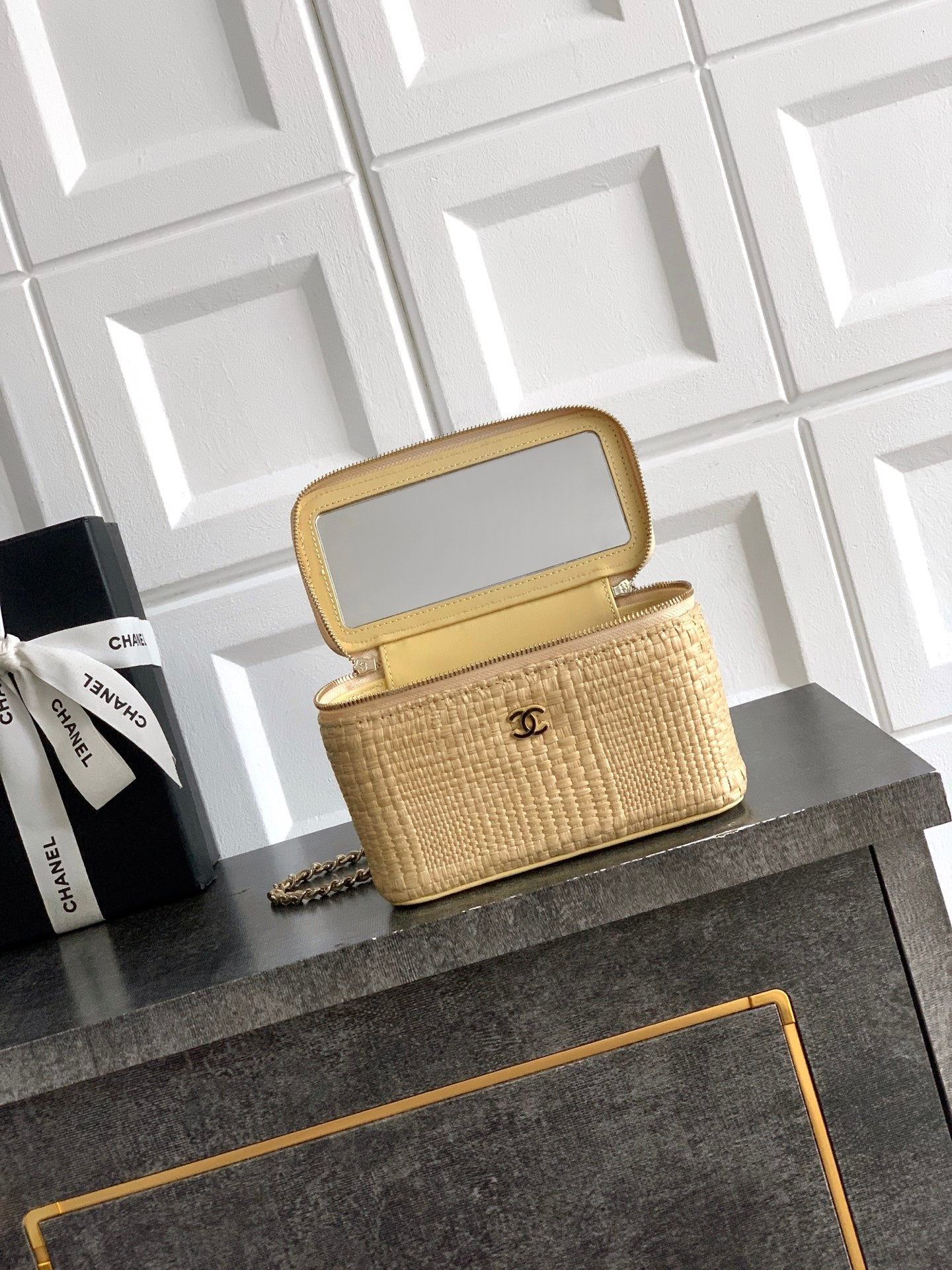 CHANEL 26S VANITY CASE 17 IN BEIGE WOVEN RAFFIA GOLD HARDWARE