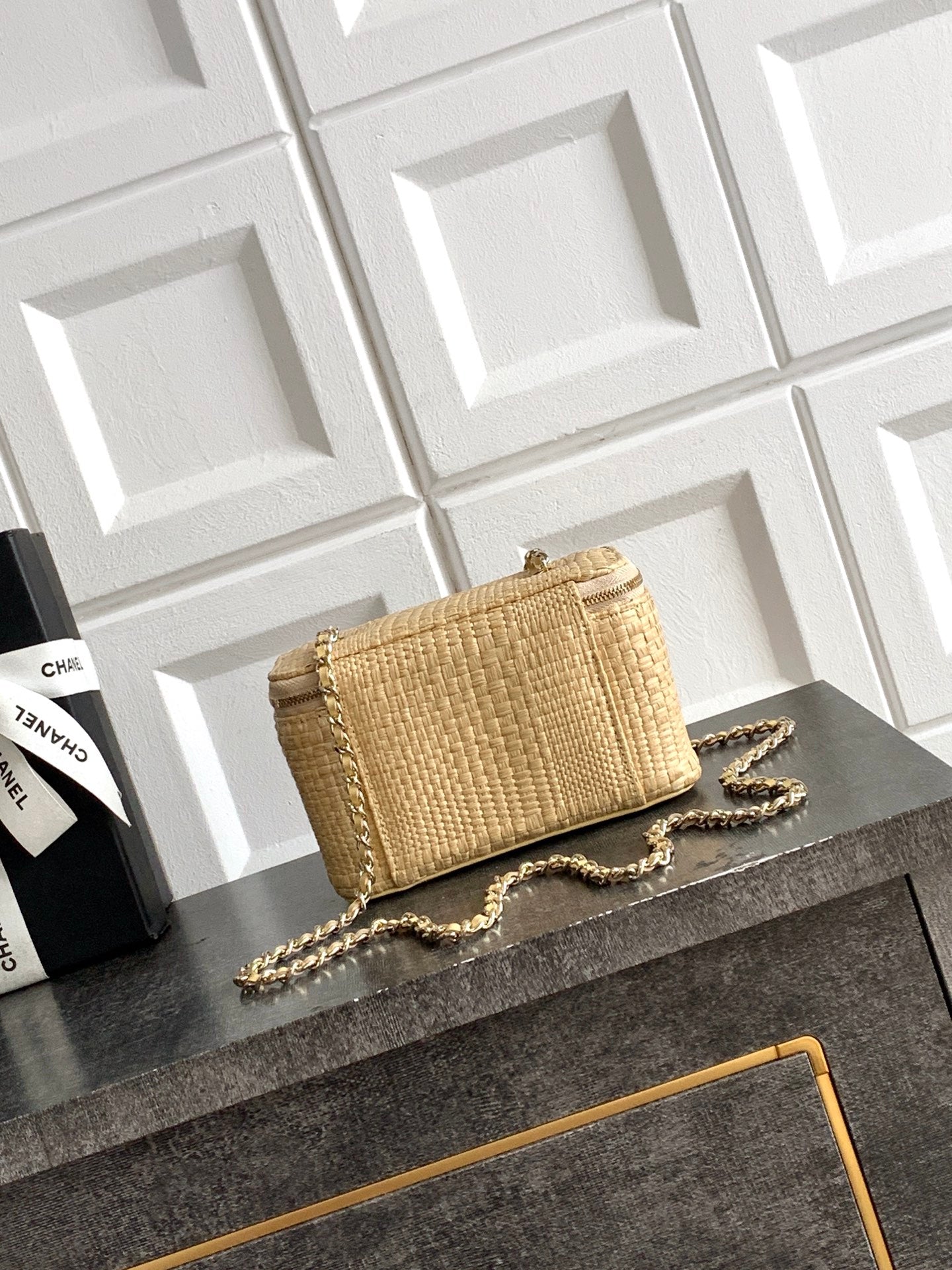 CHANEL 26S VANITY CASE 17 IN BEIGE WOVEN RAFFIA GOLD HARDWARE