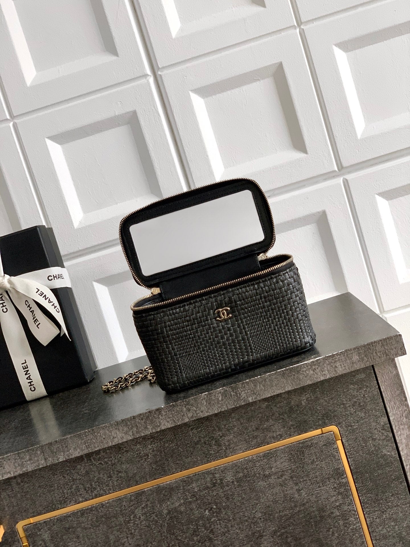 CHANEL 26S VANITY CASE 17 IN BLACK WOVEN RAFFIA GOLD HARDWARE