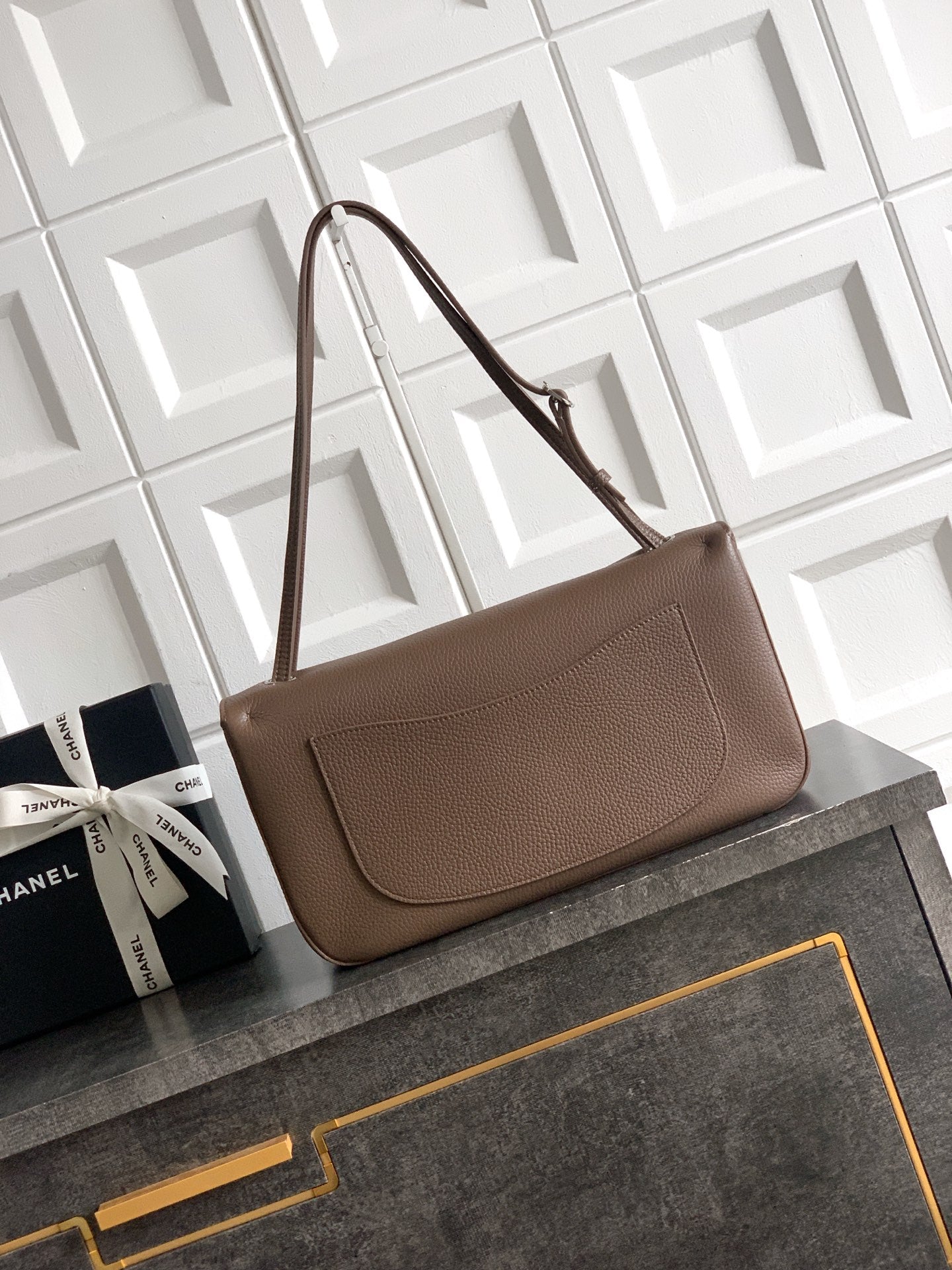 CHANEL 26S SOUPLISSIMO MAXI FLAP MEDIUM 32 IN BROWN GRAINED CALFSKIN SILVER HARDWARE