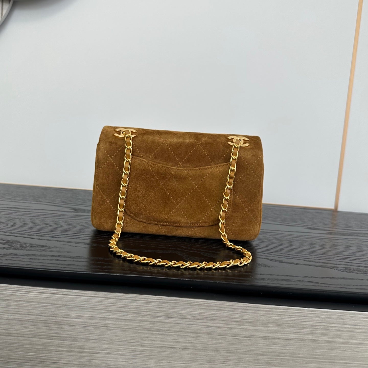 CHANEL 26S CLASSIC FLAP BAG 22 IN BROWN QUILTED SUEDE