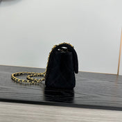 CHANEL 26S CLASSIC FLAP BAG 22 IN BLACK QUILTED SUEDE