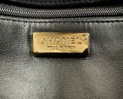 CHANEL 26S CLASSIC FLAP BAG 22 IN BLACK QUILTED SUEDE