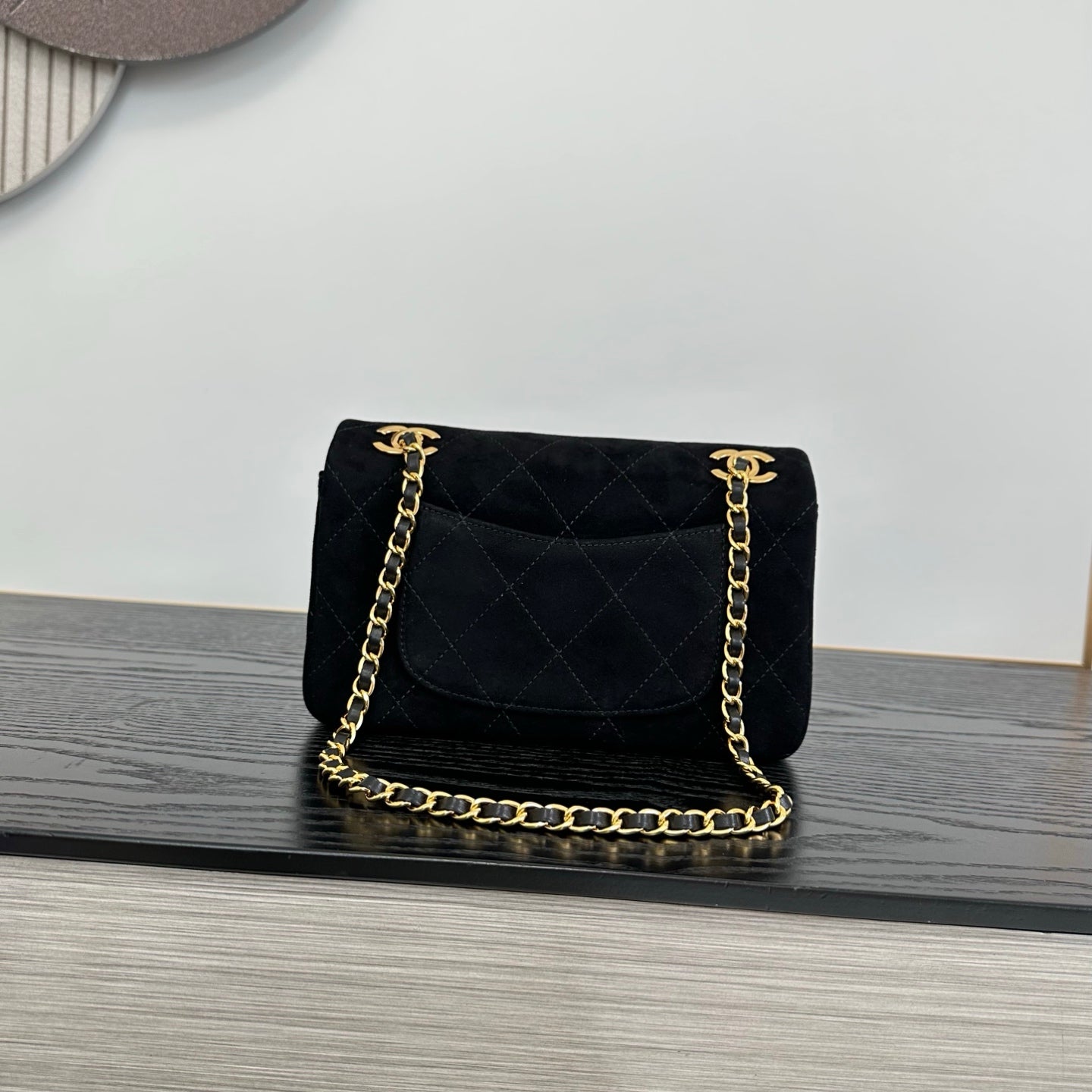 CHANEL 26S CLASSIC FLAP BAG 22 IN BLACK QUILTED SUEDE