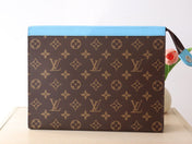 LV 25S POCHETTE VOYAGE 26 IN GASTON BLUE MONOGRAM MACASSAR COATED CANVAS