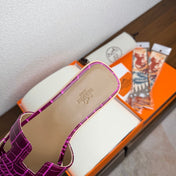 HM 26S ORAN SANDAL IN RASPBERRY PINK CALFSKIN CROCODILE EMBOSSED
