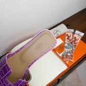 HM 26S ORAN SANDAL IN LAVENDER PURPLE CALFSKIN CROCODILE EMBOSSED
