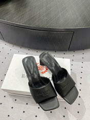 SQUARE-TOE MULES MEDIUM HEEL IN BLACK CALFSKIN LOGO EMBOSSED
