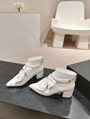 SHORT BOOTS IN WHITE SHEEPSKIN WITH BOW