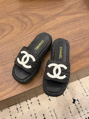 CHANEL 26S PLATFORM SLIDES 40 MM IN BLACK WOVEN RAFFIA
