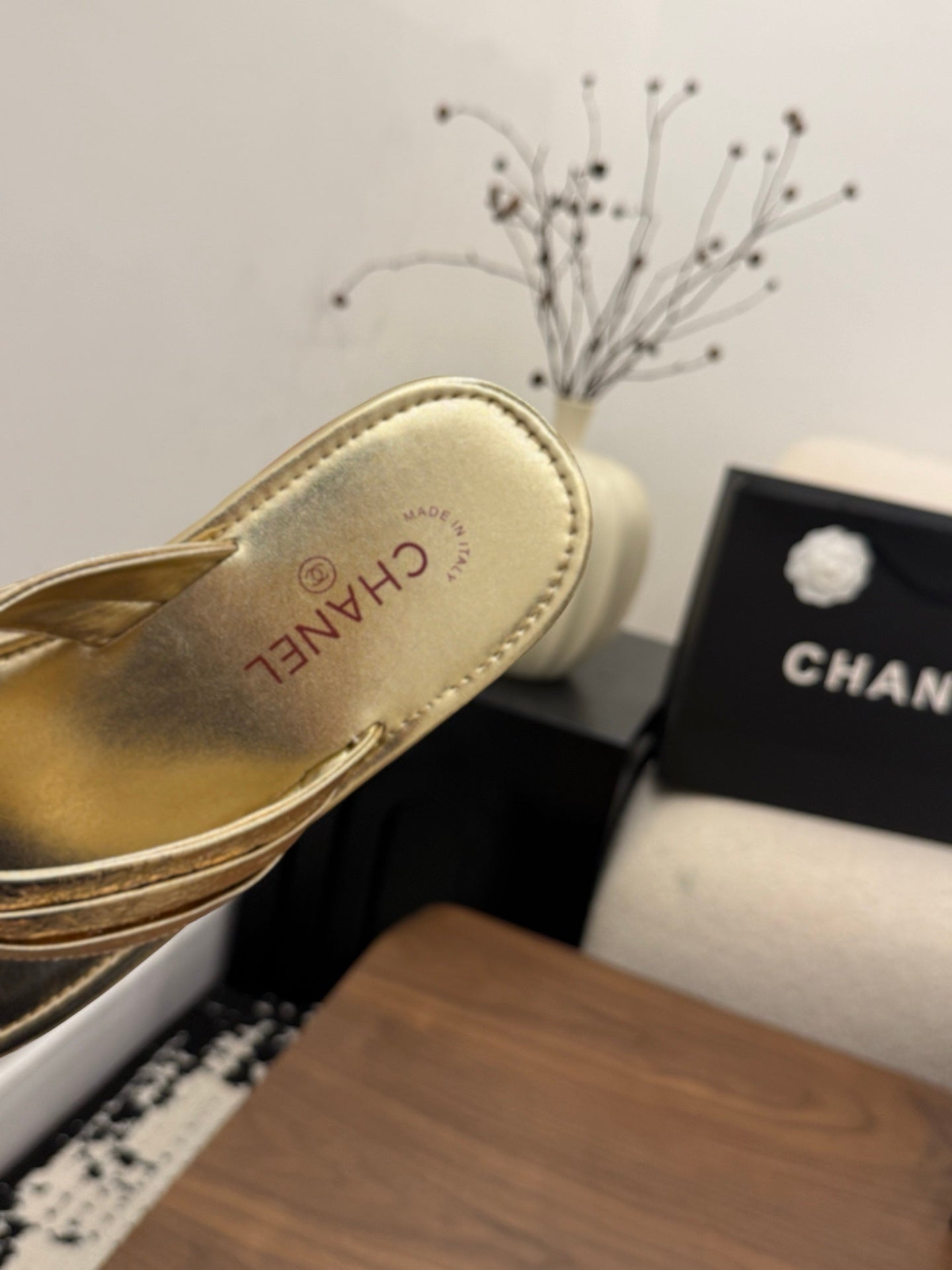 CHANEL 26S THONG SANDALS IN GOLD CALFSKIN WITH CC LOGO