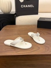 CHANEL 26S THONG SANDALS IN WHITE CALFSKIN WITH RHINESTONE CC LOGO