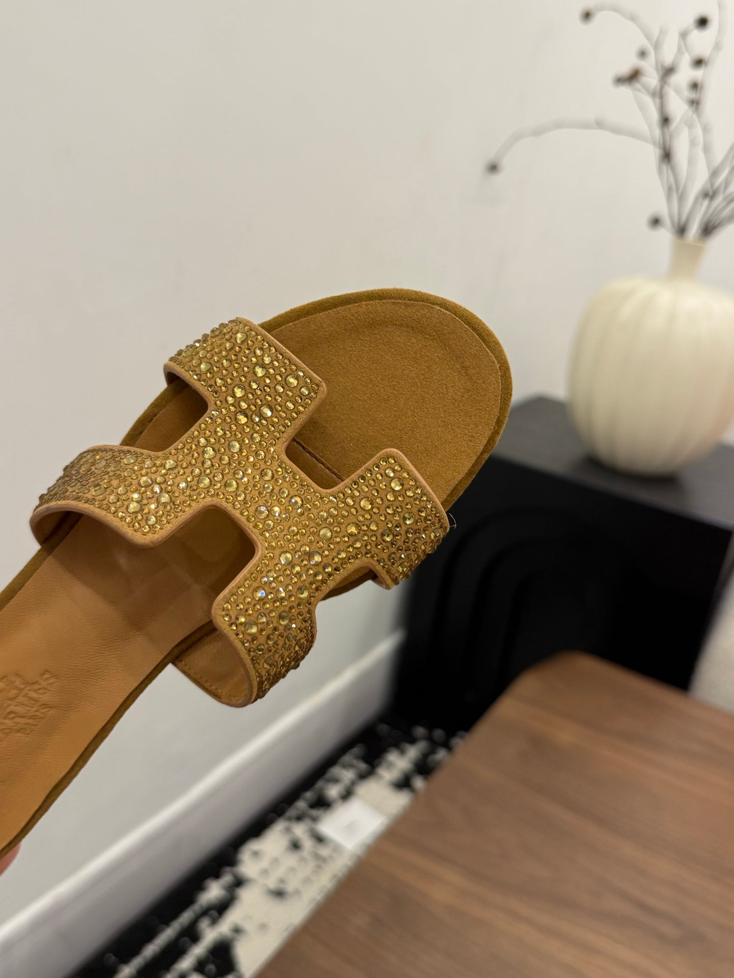 HM 26S OASIS SANDAL IN GOLDEN BROWN SUEDE WITH CRYSTALS