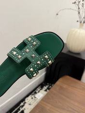 HM 26S ORAN STUDDED SANDALS IN EMERALD GREEN CALFSKIN