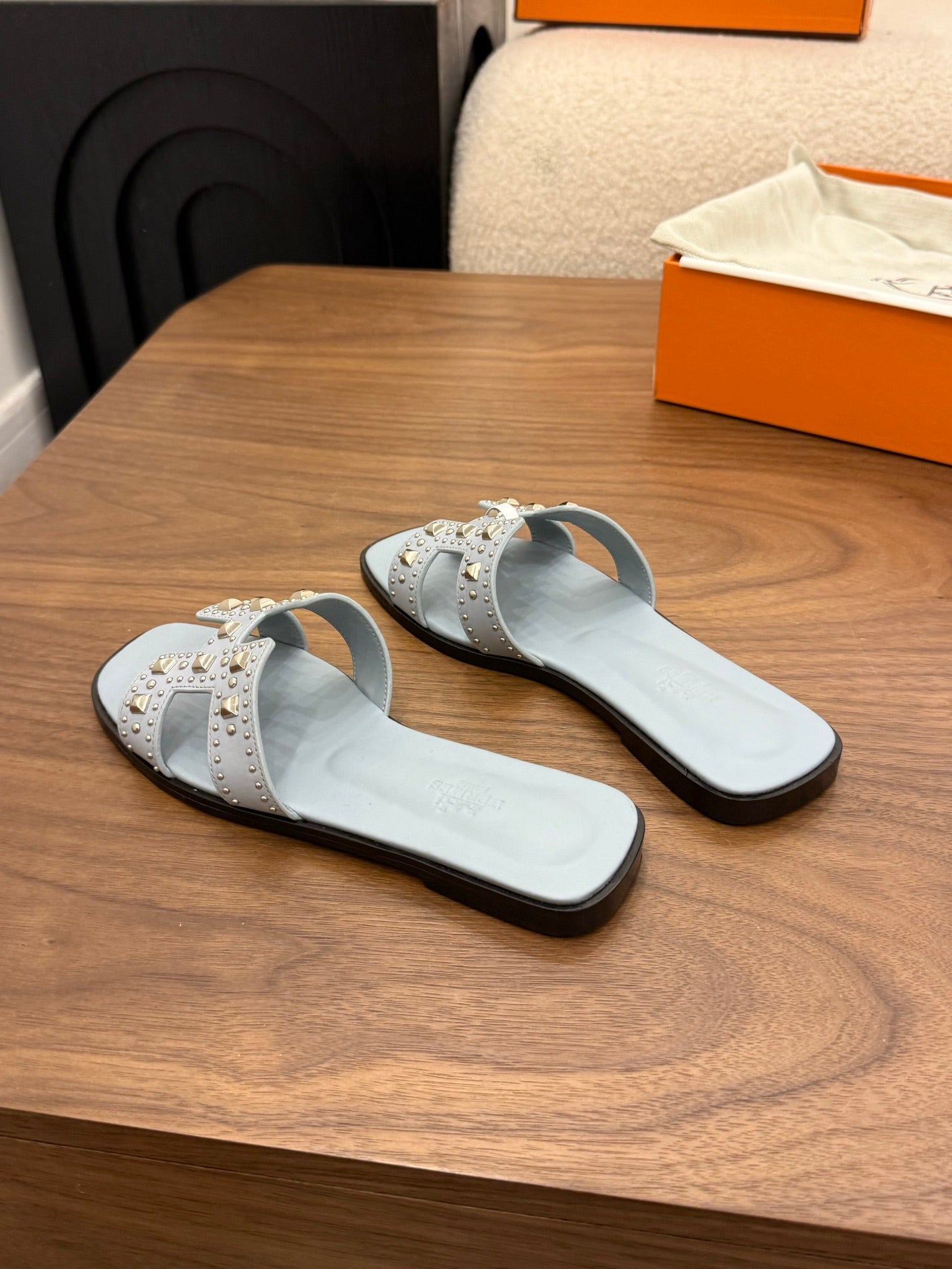 HM 26S ORAN STUDDED SANDALS IN DUSTY BLUE CALFSKIN