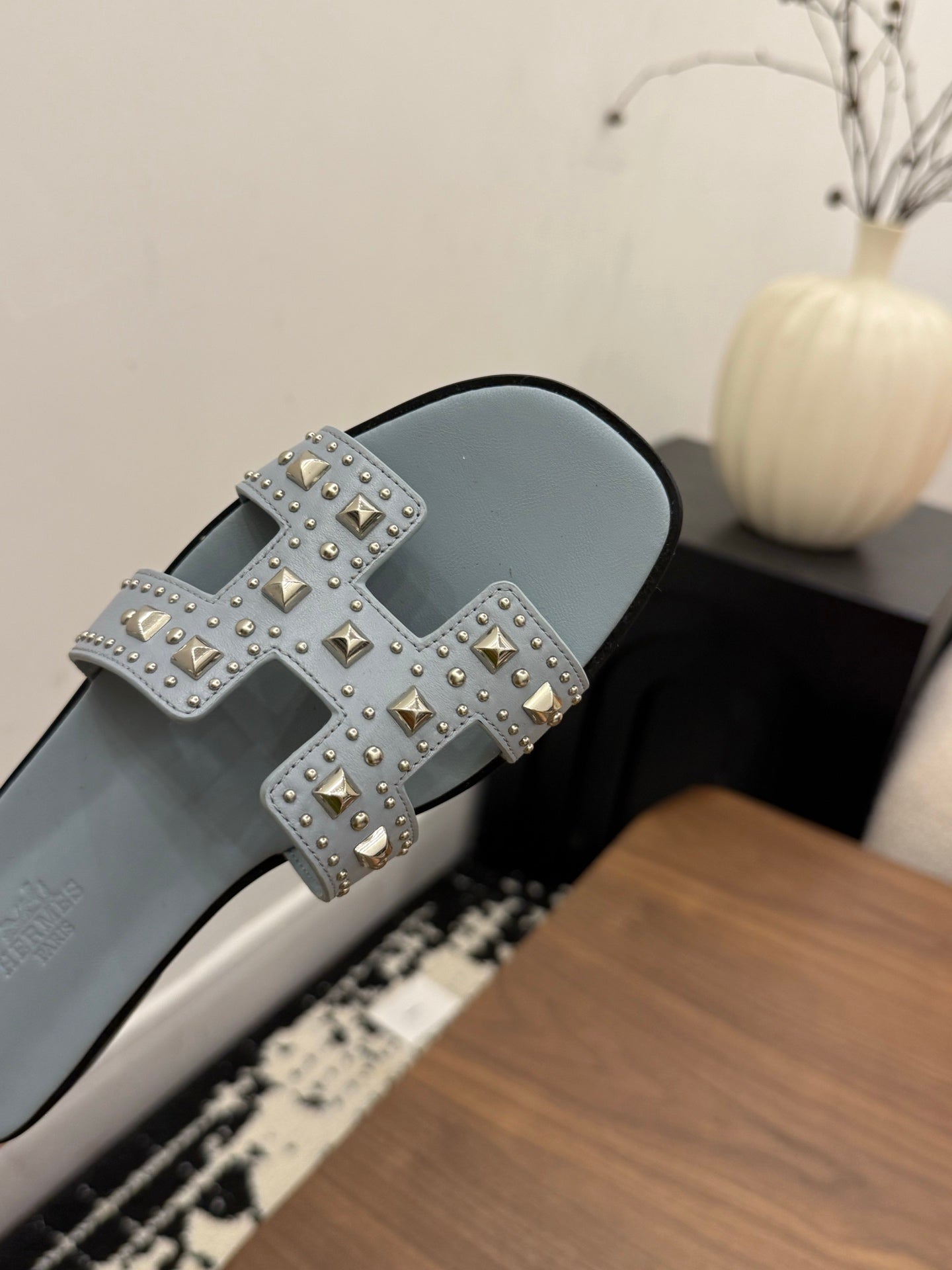 HM 26S ORAN STUDDED SANDALS IN DUSTY BLUE CALFSKIN