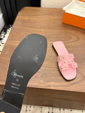 HM 26S ORAN STUDDED SANDALS IN LIGHT PINK CALFSKIN