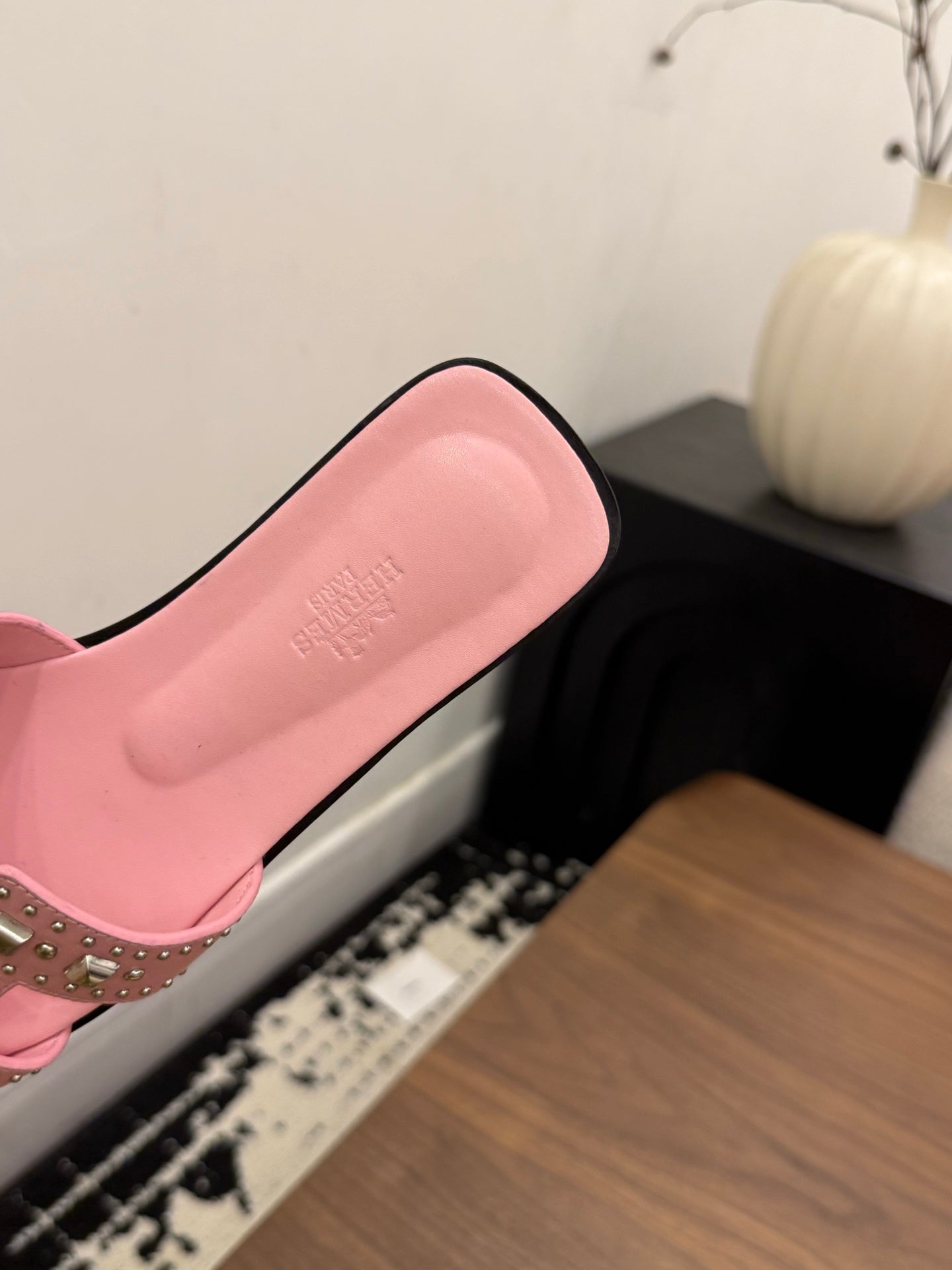 HM 26S ORAN STUDDED SANDALS IN LIGHT PINK CALFSKIN