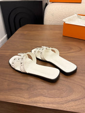 HM 26S ORAN STUDDED SANDALS IN WHITE CALFSKIN