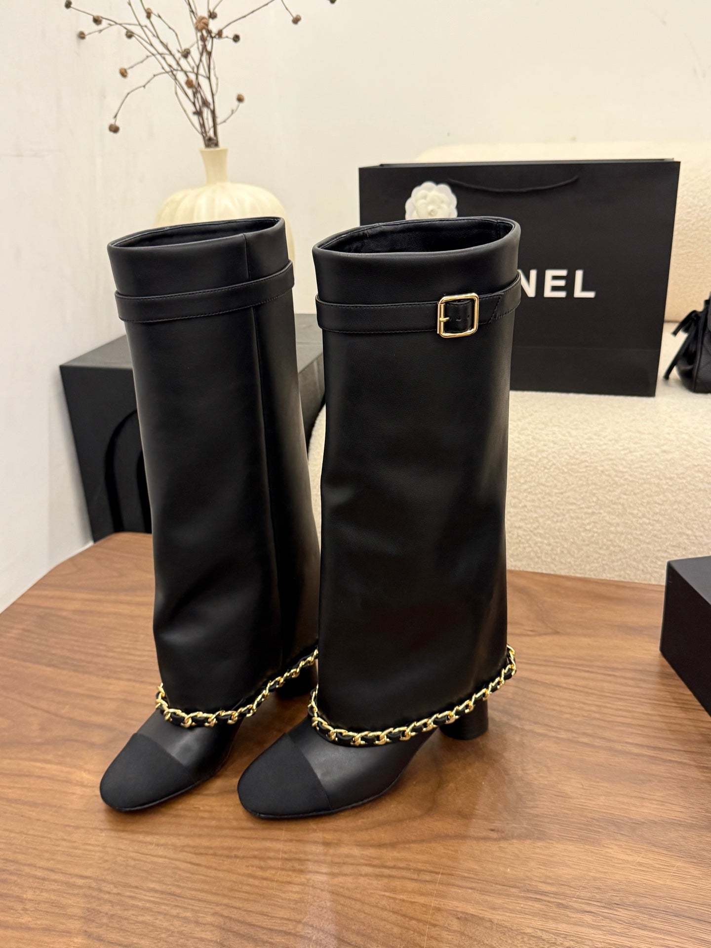 CHANEL 26S TALL BOOTS 60 MM IN BLACK CALFSKIN TALL BOOTS WITH GOLD TONE CHAIN DETAIL