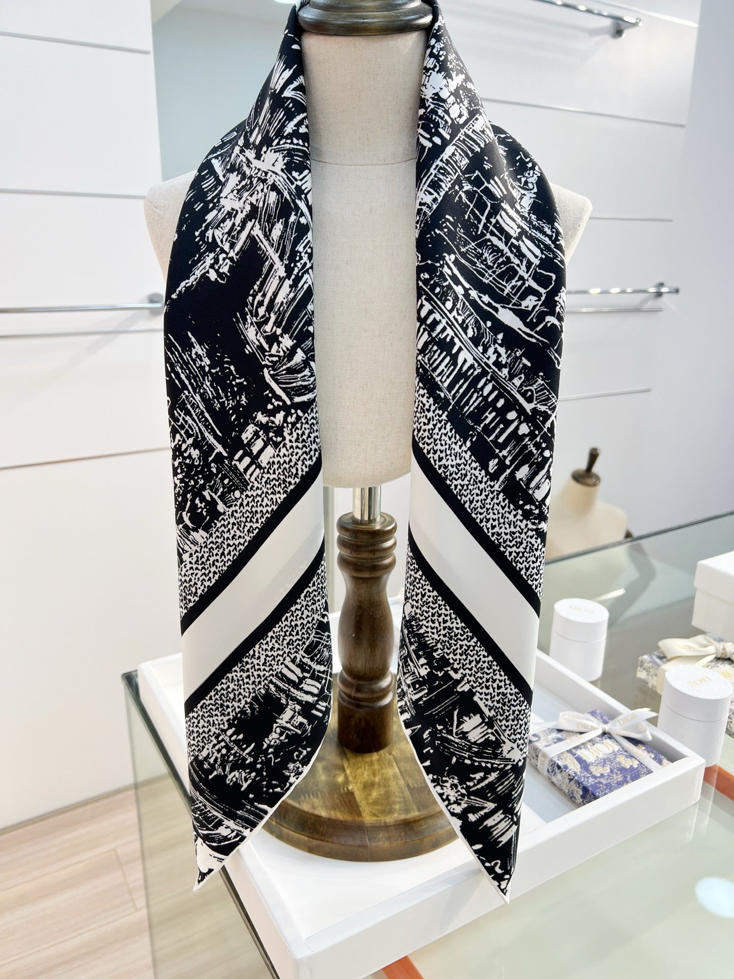 DIOR 26S SCARF 90CM IN SILK 198372