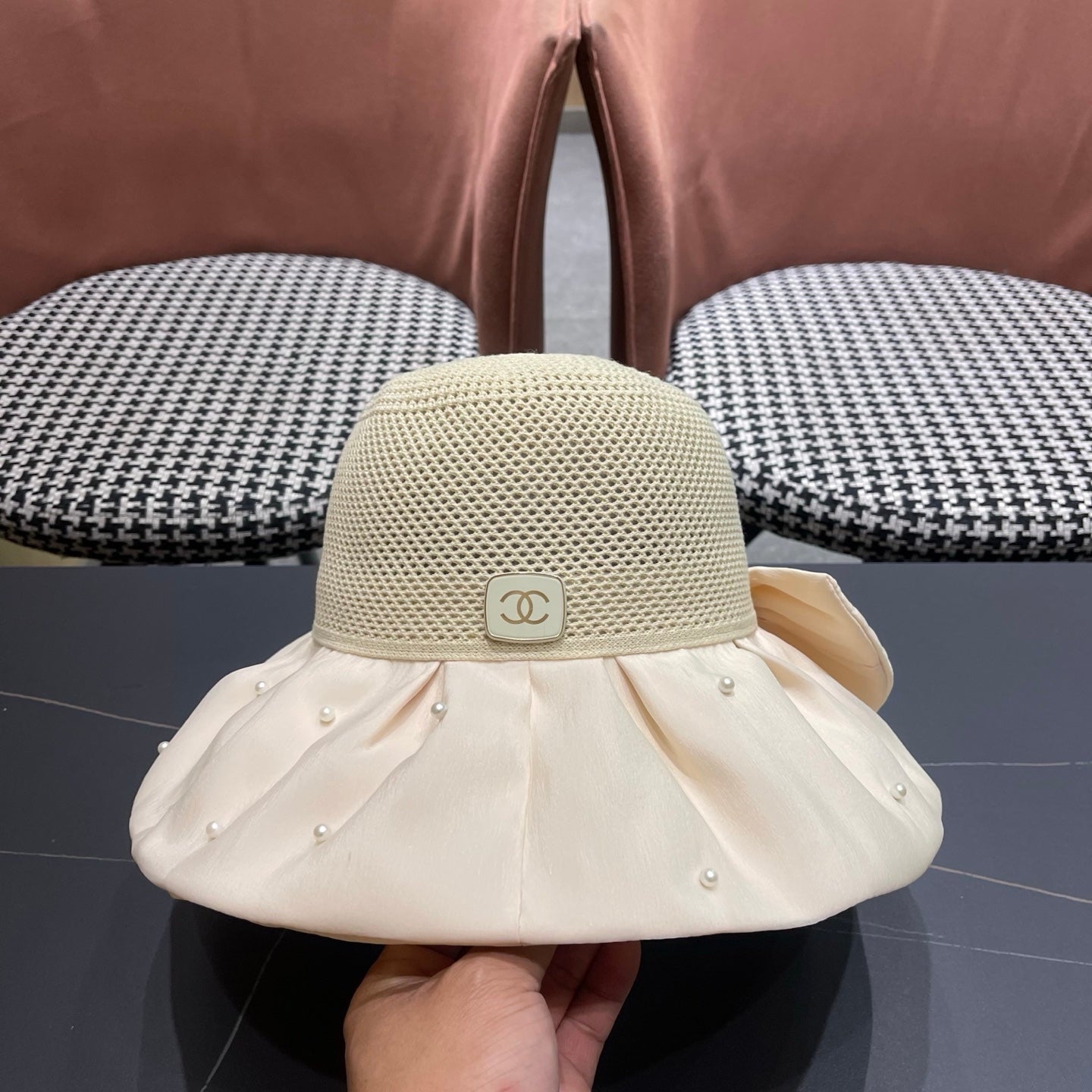 CHANEL 26S CHIFFON BOW & PEARL STRAW CLOCHE HAT 335758