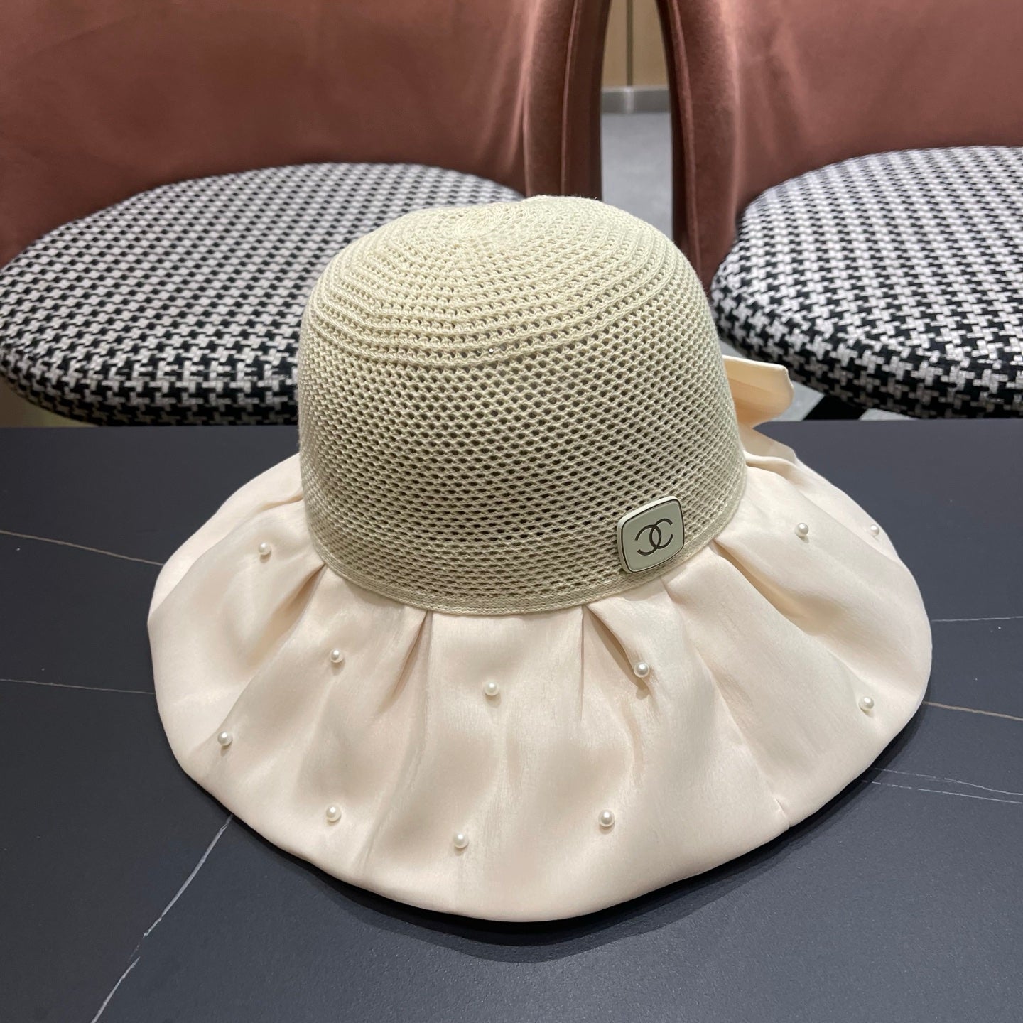 CHANEL 26S CHIFFON BOW & PEARL STRAW CLOCHE HAT 335758