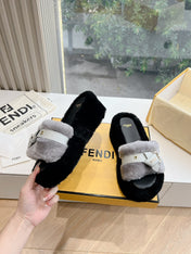 THICK-SOLDED SLIPPER IN PALE GRAY MIX BLACK LAMB FUR