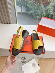 FLAT SANDAL IN CORN YELLOW CALFSKIN