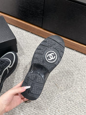 CLASSIC TRAINER IN BLACK FABRIC