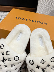 SLIPPER IN WHITE WOOL WITH BLACK LOGO