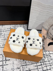 SLIPPER IN WHITE WOOL