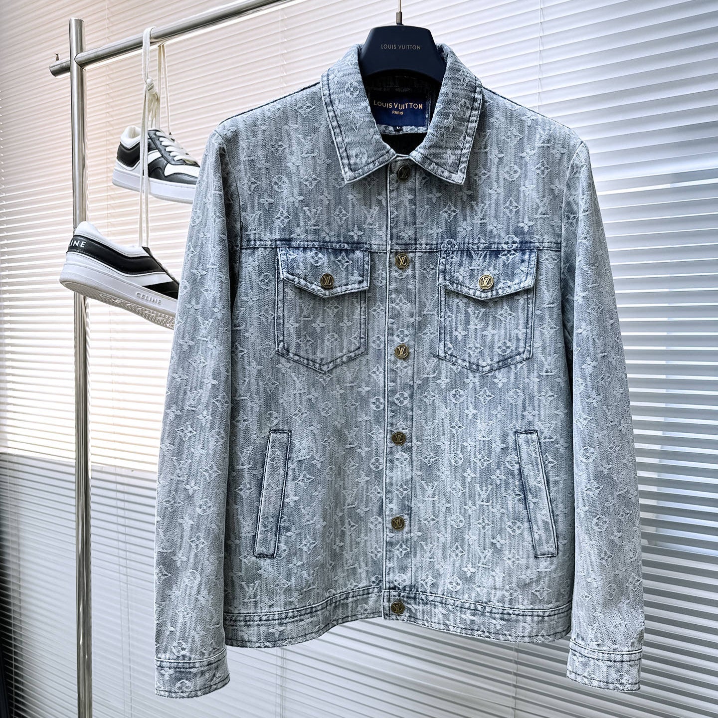 LV SHIRT JACKET IN WHITE BLUE MONOGRAM DENIM 239126