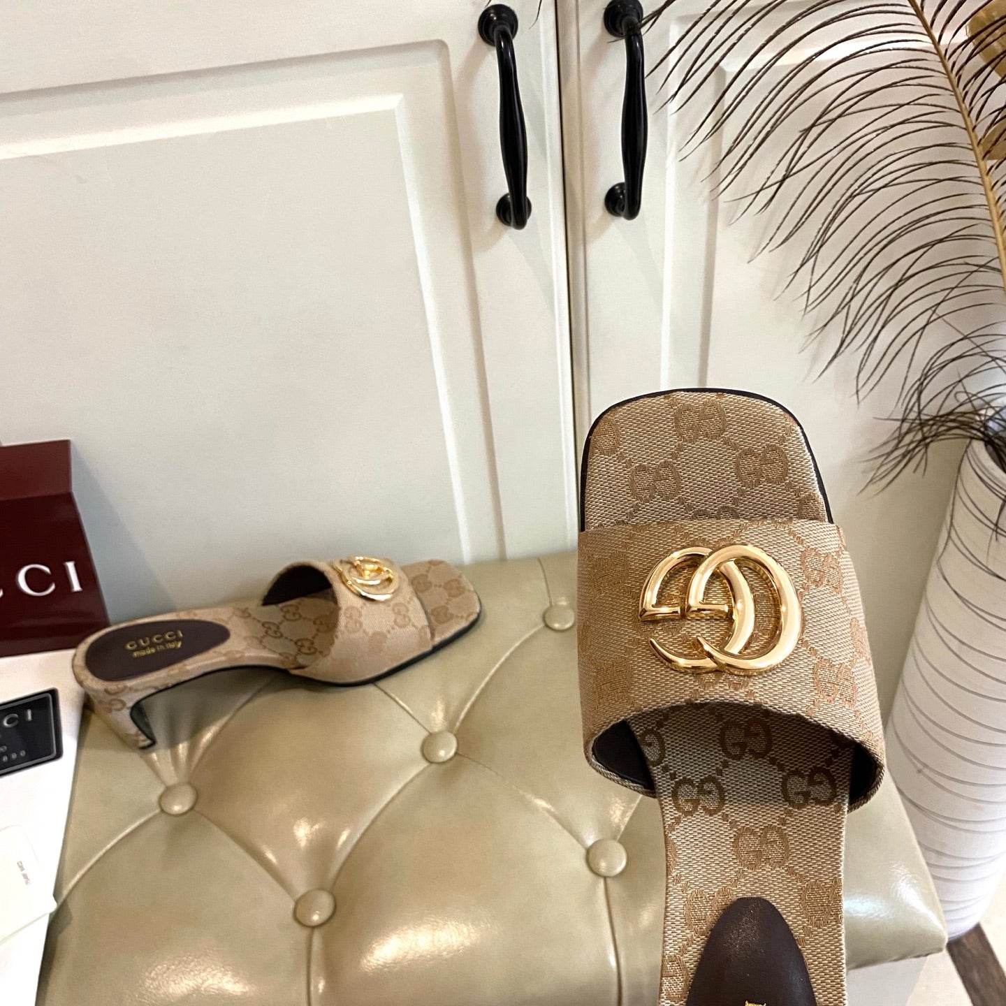 GUCCI 26S HIGH-HEELED SANDALS IN BEIGE CANVAS WITH GOLD HARDWARE