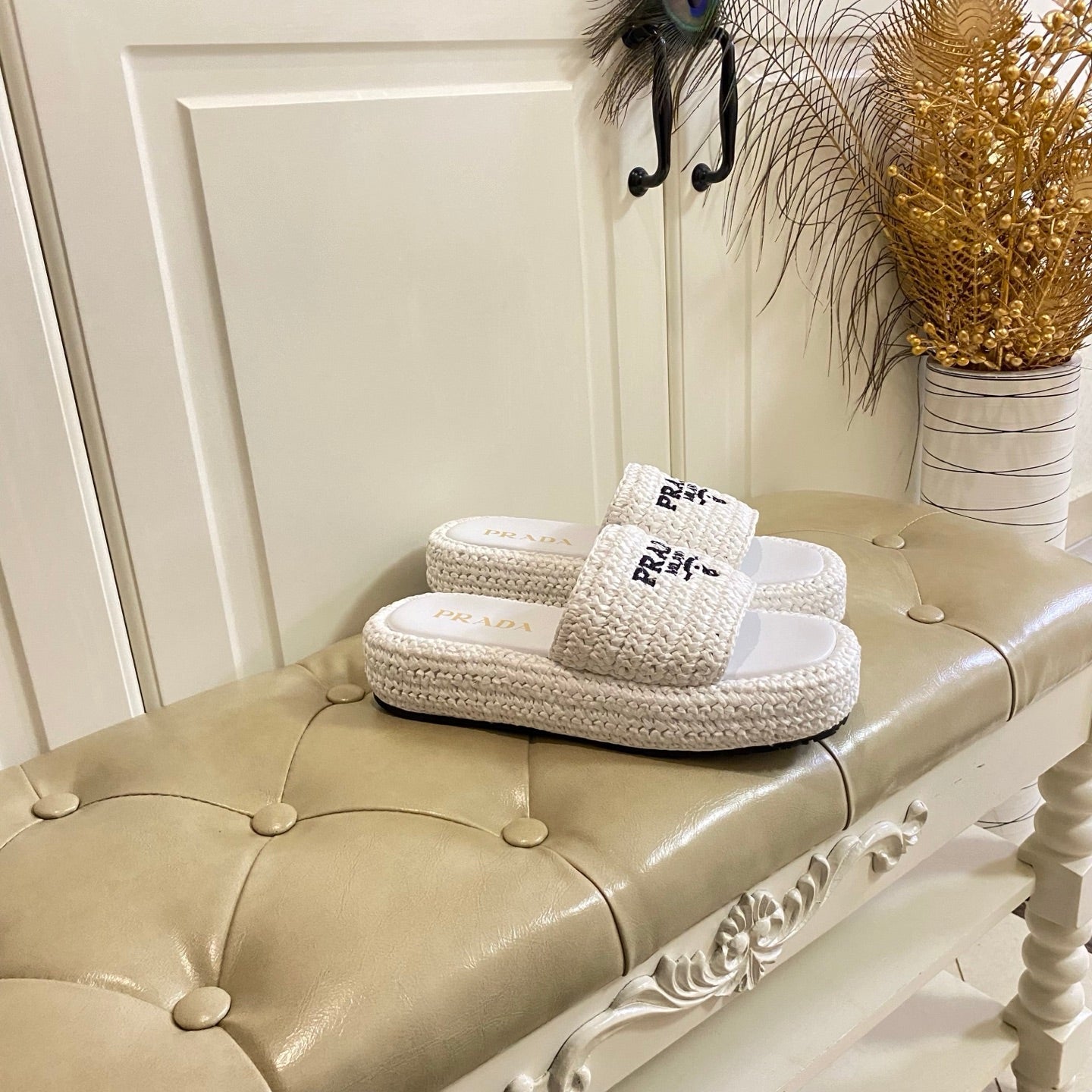 PRADA 26S SLIDE SANDALS IN WHITE LOGO RAFFIA