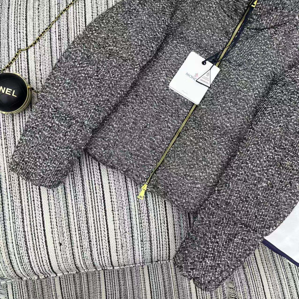 MONCLER 25S SHORT DOWN JACKET 288