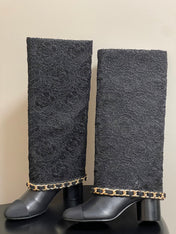 CC FLORAL BOOTS 60MM IN BLACK CALFSKIN WITH GOLD CHAIN